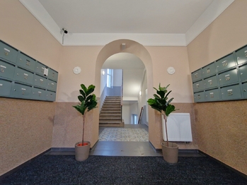 Pronájem bytu 1+1 v osobním vlastnictví 35 m², Praha 4 - Nusle