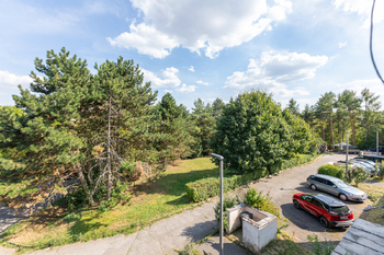 Výhled z bytu - Prodej bytu 3+1 v osobním vlastnictví 83 m², Velké Přílepy