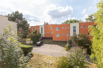 Výhled z bytu - Prodej bytu 3+1 v osobním vlastnictví 83 m², Velké Přílepy