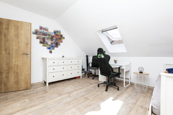 Pokoj v patře domu - Prodej domu 147 m², Roudnice nad Labem