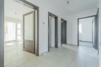 Prodej domu 494 m², Vinařice