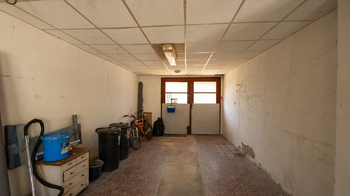 Průjezd s vchodem do domu - Prodej domu 209 m², Rašovice