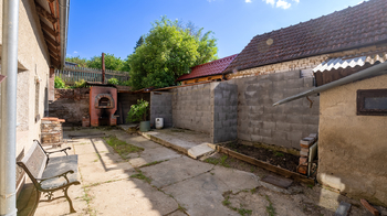 Dvorek - Prodej domu 209 m², Rašovice