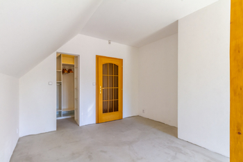 dětský pokoj č. 2 se šatnou - Prodej domu 355 m², Brandýs nad Labem-Stará Boleslav