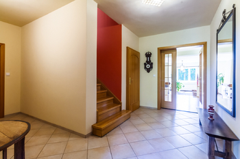 chodba přízemí - Prodej domu 355 m², Brandýs nad Labem-Stará Boleslav