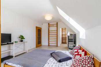 dětský pokoj č. 1 se šatnou - Prodej domu 355 m², Brandýs nad Labem-Stará Boleslav
