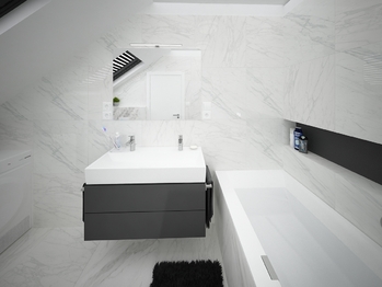 Koupelna s vanou - Prodej domu 132 m², Vlasatice