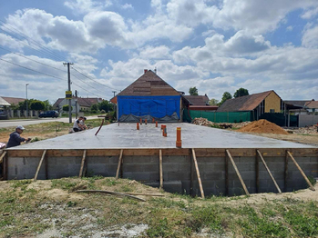 Duben 2025 - výstavba základové desky - Prodej domu 132 m², Vlasatice