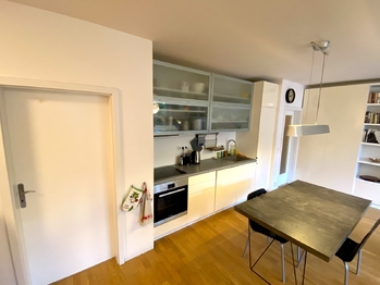 Prodej bytu 2+kk v osobním vlastnictví 70 m², Praha 4 - Michle