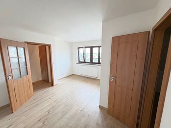 1. místnost s šatní místností v 1. patře - Pronájem domu 158 m², Úvaly