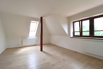 2. místnost v 1. patře - Pronájem domu 158 m², Úvaly