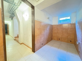 Prádelna v suterénu - Pronájem domu 158 m², Úvaly