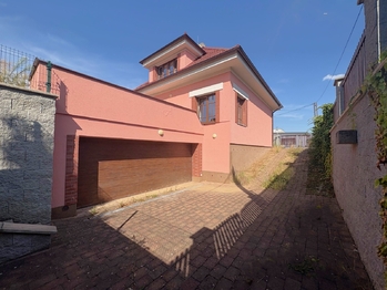 Garáž pro 2 auta - Pronájem domu 158 m², Úvaly