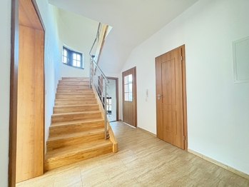Chodba v přízemí - Pronájem domu 158 m², Úvaly