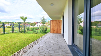 Terasa se zahradou - Pronájem bytu 2+kk v osobním vlastnictví 60 m², Hluboká nad Vltavou