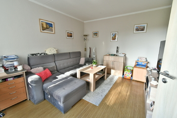 Obývací pokoj - Pronájem bytu 2+1 v družstevním vlastnictví 63 m², Hradec Králové 