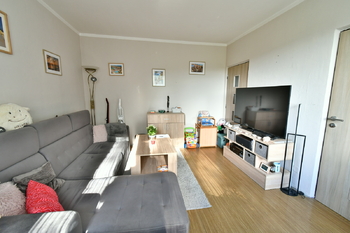 Obývací pokoj - Pronájem bytu 2+1 v družstevním vlastnictví 63 m², Hradec Králové