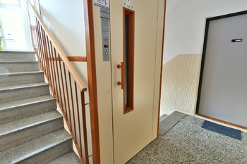 Výtah - Pronájem bytu 2+1 v družstevním vlastnictví 63 m², Hradec Králové