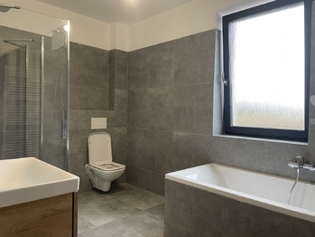 Koupelna v patře - Pronájem domu 135 m², Otovice