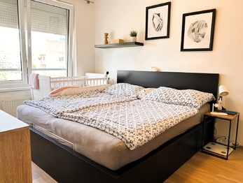 postel zůstává - Pronájem bytu 2+kk v osobním vlastnictví 58 m², Praha 10 - Horní Měcholupy