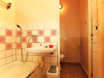 koupelna  a WC - Prodej bytu 2+1 v osobním vlastnictví 45 m², Praha 6 - Vokovice