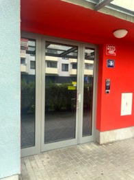 Vchod - Pronájem bytu 2+kk v osobním vlastnictví 71 m², Praha 4 - Modřany