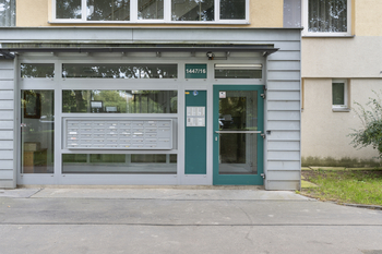 Pohled na hlavní vstup - Prodej bytu 2+kk v osobním vlastnictví 45 m², Praha 4 - Chodov