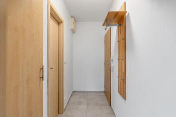 Prodej bytu 1+kk v osobním vlastnictví 28 m², Praha 8 - Čimice