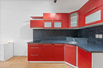 Prodej bytu 1+kk v osobním vlastnictví 28 m², Praha 8 - Čimice