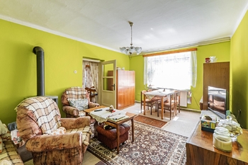 Prodej domu 250 m², Jeviněves