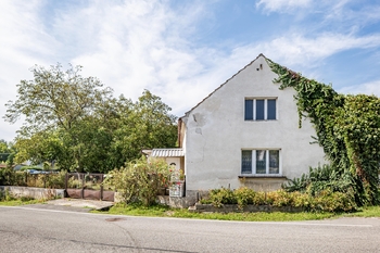Prodej domu 250 m², Jeviněves