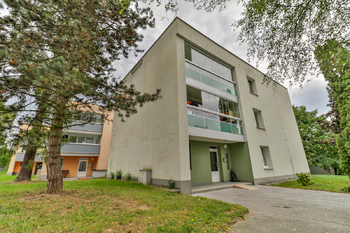 +420 739 604 767 I www.vaclavadamcik.cz I vaclav.adamcik@re-max.cz I prodej bytu Orlová - Prodej bytu 1+kk v družstevním vlastnictví 31 m², Orlová