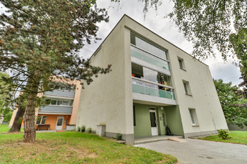 +420 739 604 767 I www.vaclavadamcik.cz I vaclav.adamcik@re-max.cz I prodej bytu Orlová - Prodej bytu 1+kk v družstevním vlastnictví 31 m², Orlová 