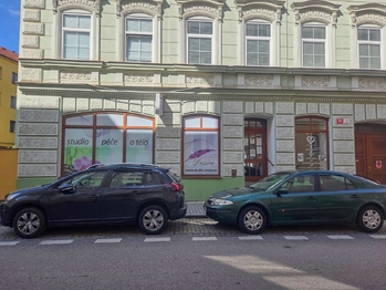pohled z ulice - Pronájem obchodních prostor 126 m², České Budějovice 