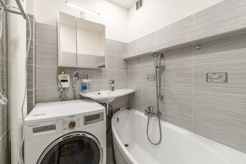 Prodej bytu 3+1 v osobním vlastnictví 65 m², Praha 6 - Břevnov