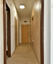 vstupní chodba do bytu - Pronájem bytu 3+1 v osobním vlastnictví 67 m², Hradec Králové