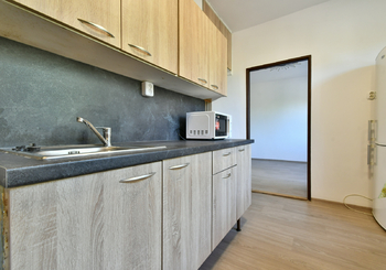 kuchyňská linka - Pronájem bytu 3+1 v osobním vlastnictví 67 m², Hradec Králové