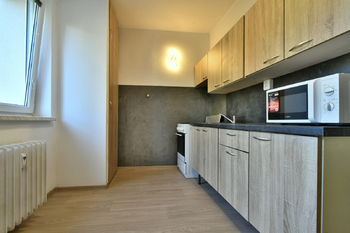 kuchyňská linka - Pronájem bytu 3+1 v osobním vlastnictví 67 m², Hradec Králové