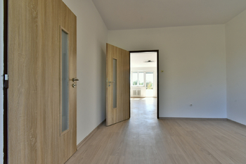 průhled  - Pronájem bytu 3+1 v osobním vlastnictví 67 m², Hradec Králové