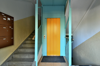 výtah v domě - Pronájem bytu 3+1 v osobním vlastnictví 67 m², Hradec Králové
