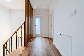 chodba 2 NP - Prodej domu 151 m², Lysice