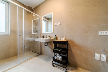 koupelna 1 NP - Prodej domu 151 m², Lysice