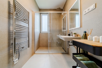 koupelna 1 NP - Prodej domu 151 m², Lysice