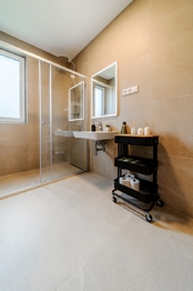 koupelna 1 NP - Prodej domu 151 m², Lysice