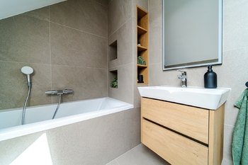 koupelna 2 NP - Prodej domu 151 m², Lysice