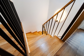 schodiště - Prodej domu 151 m², Lysice