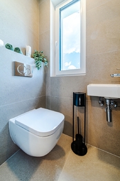 toaleta pro hosty 1 NP - Prodej domu 151 m², Lysice
