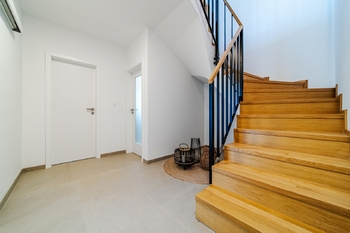 vstupní hala - Prodej domu 151 m², Lysice