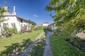 Prodej obchodních prostor 650 m², Čelákovice