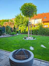 Nově vybudovaná terasa a zahrada. - Prodej domu 128 m², Nová Ves